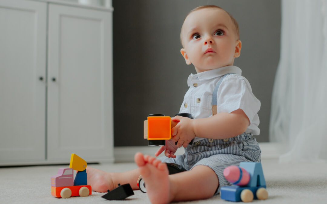 ¿A qué edad tu bebé debe sentarse?